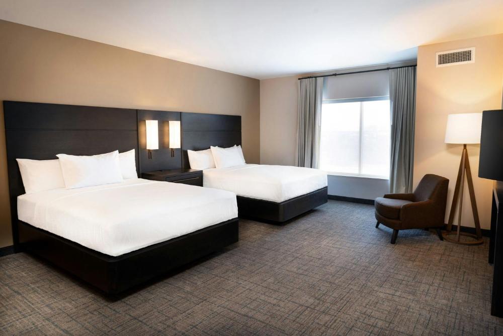 Studio Queen Suite with Sofa Bed - Mobility Accessible with Tub interior